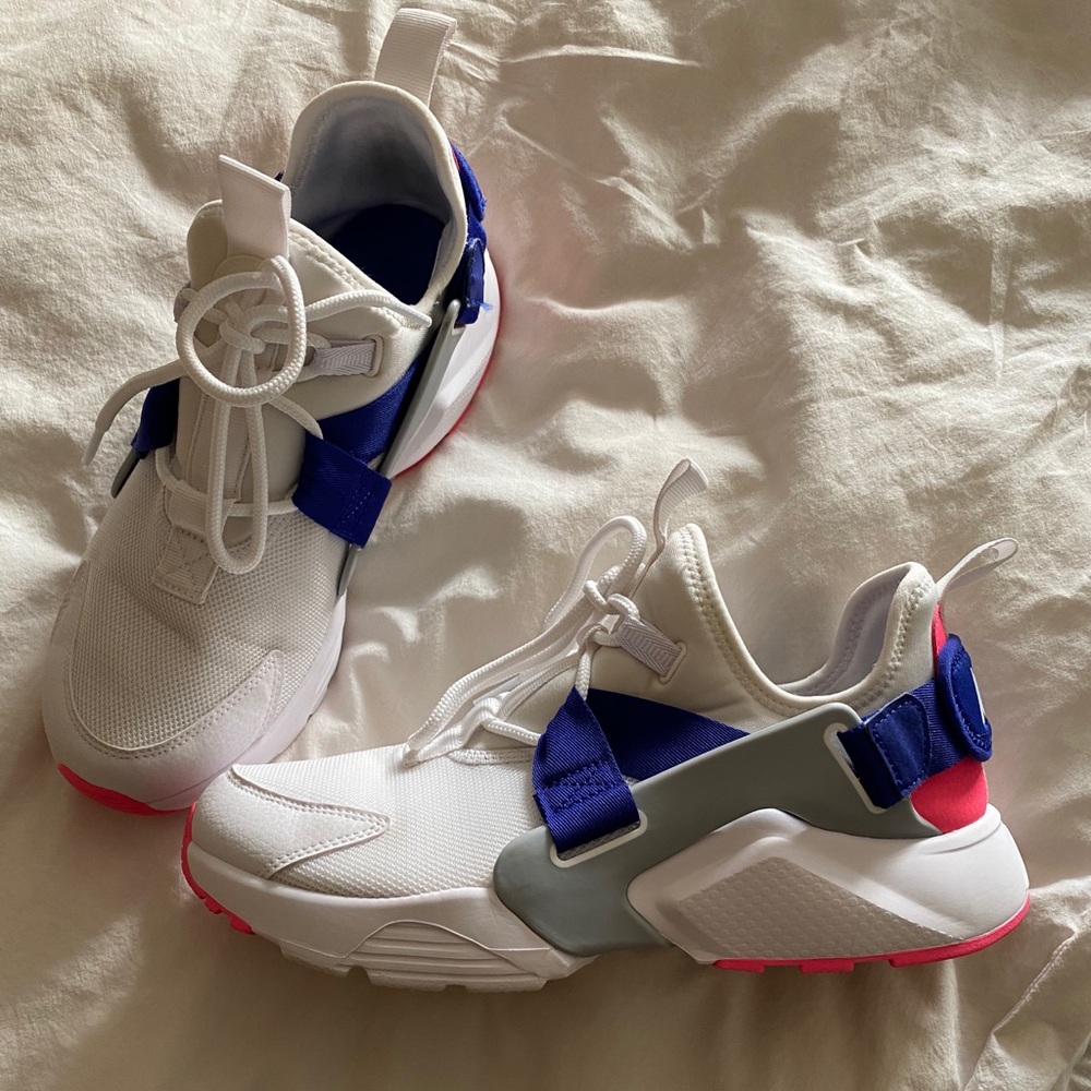 NIKE AIR HUARACHES